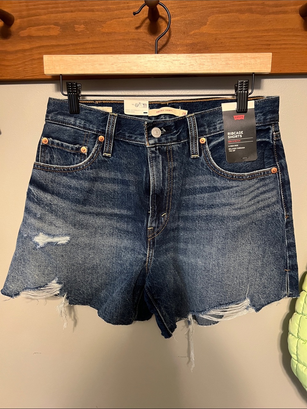 Levi’s Ribcage Shorts - Picture 1 of 3